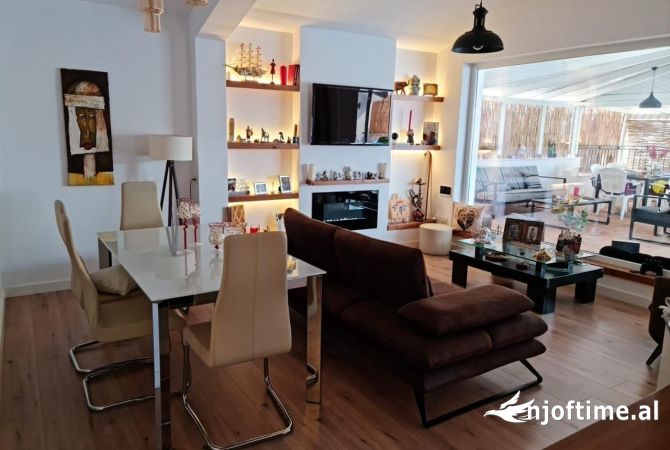 Shtepi ne shitje Penthose(kati i fundit panoramik) ne Durres, 3+1, Mobilimi E mobiluar, Pagesa 2,550,000  Euro.