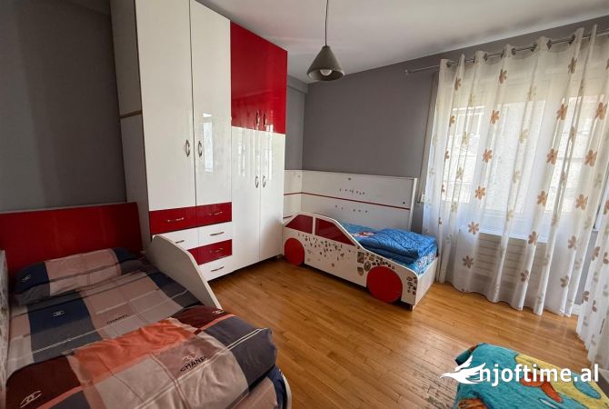 Shtepi ne shitje Apartament ne Tirane, 2+1, Mobilimi E mobiluar, Pagesa 310,000  Euro.