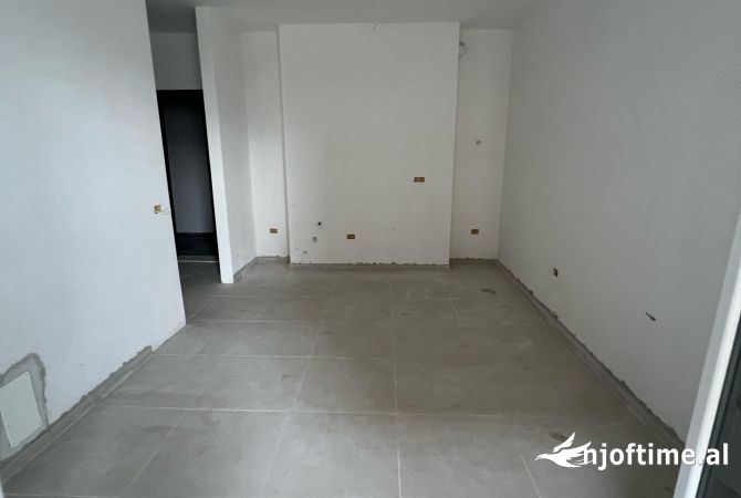 Shtepi ne shitje Apartament ne Tirane, 1+1, Mobilimi Bosh, pa mobiluar, Pagesa 66,000  Euro.