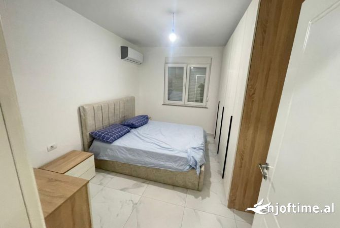 Shtepi ne shitje Apartament ne Tirane, 2+1, Mobilimi E mobiluar, Pagesa 140,000  Euro.