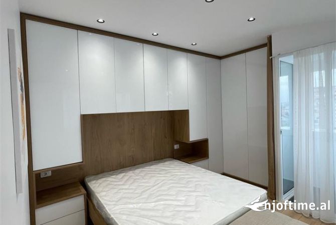 Shtepi ne shitje Apartament ne Tirane, 1+1, Mobilimi Bosh, pa mobiluar, Pagesa 97,000  Euro.