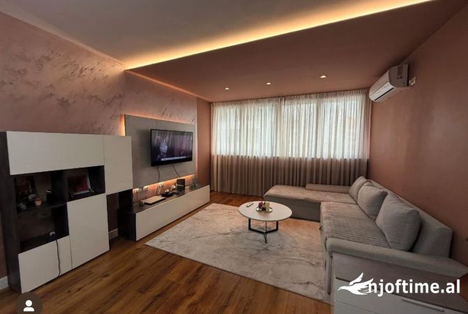 Shtepi ne shitje Apartament ne Tirane, 3+1, Mobilimi E mobiluar, Pagesa 2,480,000  Euro.