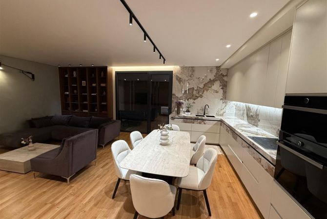 Shtepi me qera Apartament ne Tirane, 3+1, Mobilimi E mobiluar, Pagesa 2,000  Euro.