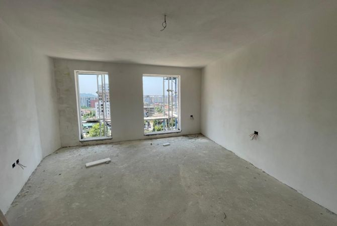 Shtepi ne shitje Apartament ne Tirane, 2+1, Mobilimi Bosh, pa mobiluar, Pagesa 132,000  Euro.