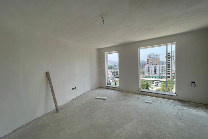 Shtepi ne shitje Apartament ne Tirane, 2+1, Mobilimi Bosh, pa mobiluar, Pagesa 132,000  Euro.