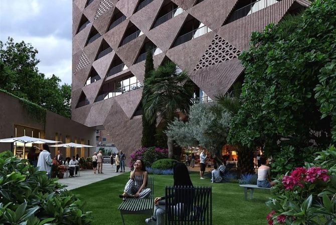 Shtepi ne shitje Papafingo(kati i catise) ne Tirane, 2+1, Mobilimi Bosh, pa mobiluar, Pagesa 320,000  Euro.