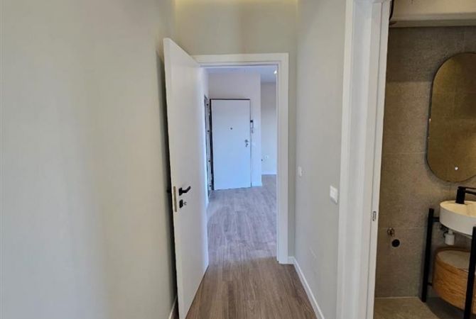 Ambient biznesi me qera 3+1 ne Tirane - 1,300 Euro