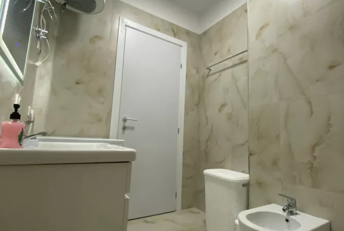 Shtepi me qera Apartament ne Tirane, 2+1, Mobilimi E mobiluar, Pagesa 650  Euro.