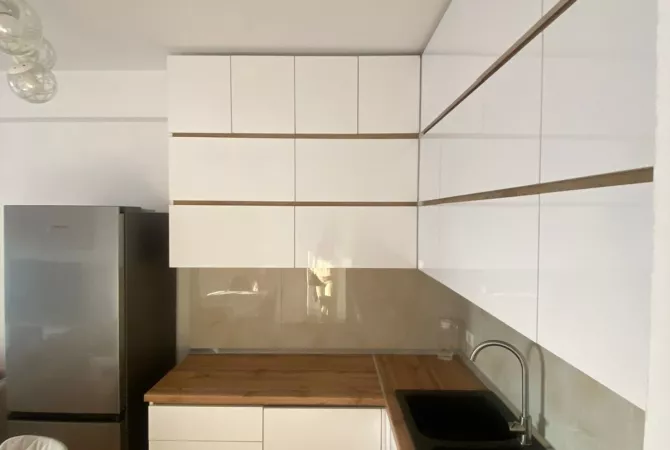 Shtepi me qera Apartament ne Tirane, 2+1, Mobilimi E mobiluar, Pagesa 650  Euro.