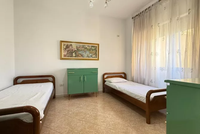 Shtepi me qera 2+1 ne Tirane - 750 Euro