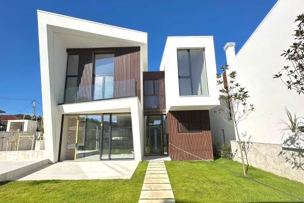 House for Sale 7+1 in Tirana - 780,000 Euro