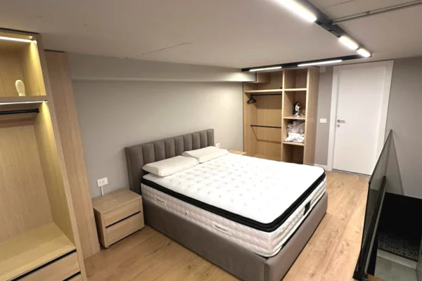 Shtepi ne shitje Apartament ne Tirane, 1+1, Mobilimi E mobiluar, Pagesa 119,000  Euro.