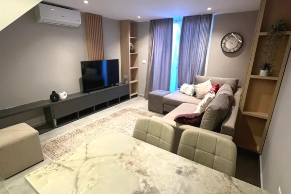 Shtepi ne shitje Apartament ne Tirane, 1+1, Mobilimi E mobiluar, Pagesa 119,000  Euro.