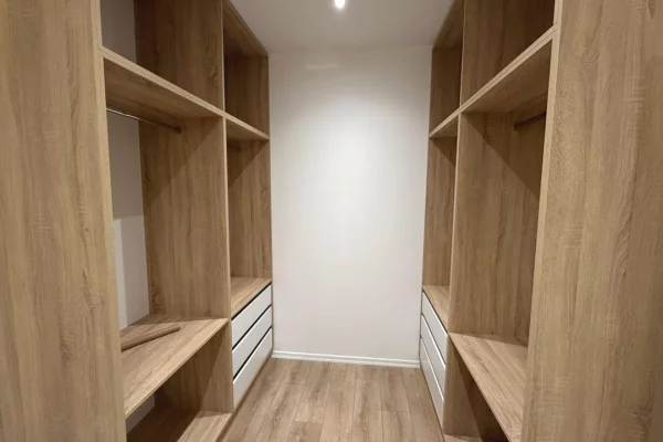 Shtepi ne shitje Apartament ne Tirane, 1+1, Mobilimi E mobiluar, Pagesa 175,000  Euro.