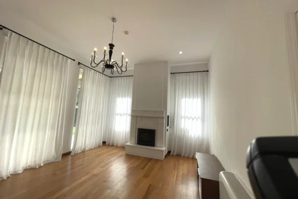 Shtepi me qera 5+1 ne Tirane - 5,300 Euro