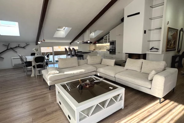 Penthouse (panoramic top floor) for rent in Tirana 4+1, Furnished