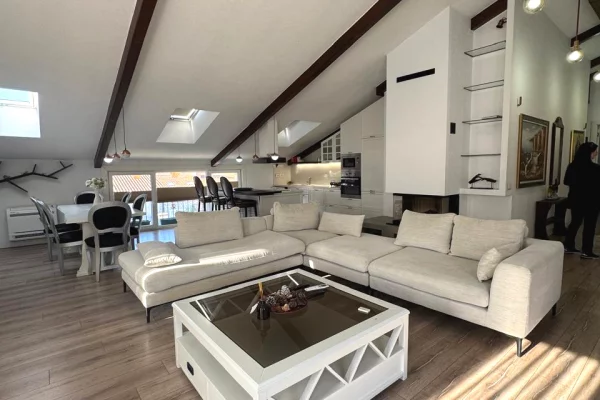 Penthouse (panoramic top floor) for rent in Tirana 4+1, Furnished