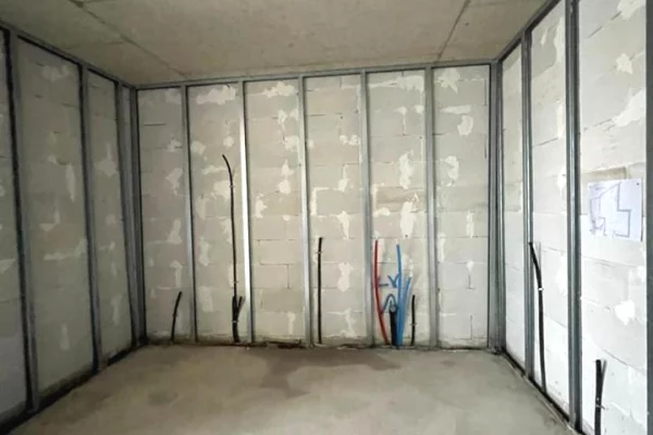 Shtepi ne shitje Apartament ne Tirane, 1+1, Mobilimi Bosh, pa mobiluar, Pagesa 378,000  Euro.