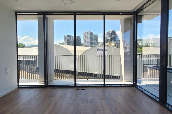 LAKE VIEW-AMBIENT BIZNESI PER QERA 131 M2 