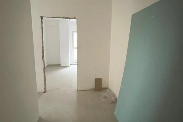 Shtepi ne shitje Apartament ne Tirane, 2+1, Mobilimi Bosh, pa mobiluar, Pagesa 145,300  Euro.