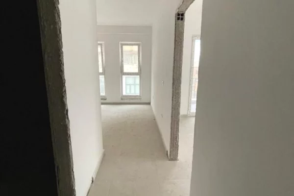 Shtepi ne shitje Apartament ne Tirane, 2+1, Mobilimi Bosh, pa mobiluar, Pagesa 145,300  Euro.