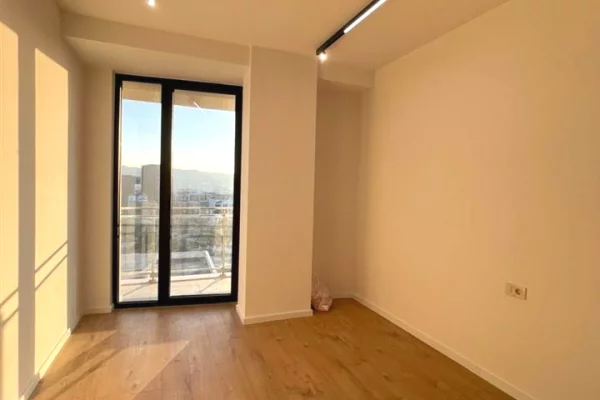 Ambient biznesi me qera 3+1 ne Tirane - 1,000 Euro