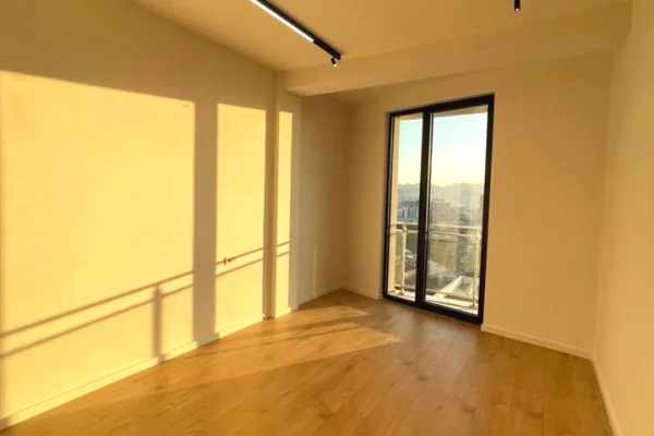 Ambient biznesi me qera 3+1 ne Tirane - 1,000 Euro