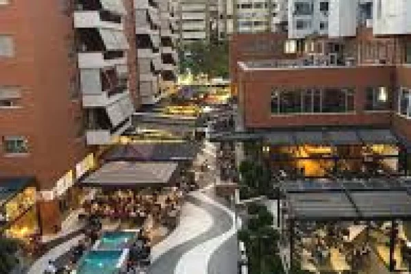 Ambiente Commerciale in Affitto 1+1 a Tirana - 1,500 Euro