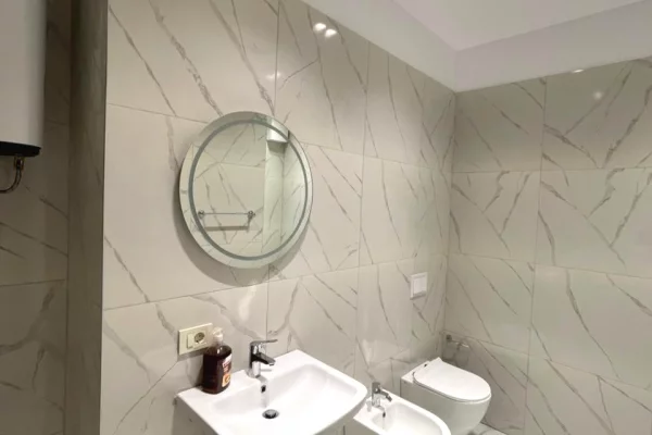 Ambient biznesi me qera 3+1 ne Tirane - 100,000 Leke