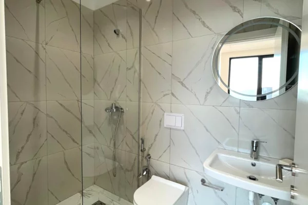 Ambient biznesi me qera 3+1 ne Tirane - 100,000 Leke