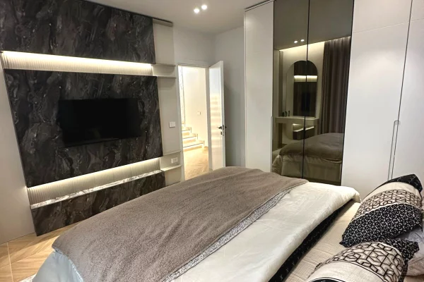 Shtepi me qera Vila Luksoze ne Tirane, 5+1, Mobilimi E mobiluar, Pagesa 3,500  Euro.