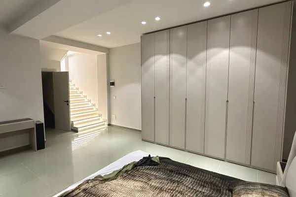 Shtepi me qera Vila Luksoze ne Tirane, 5+1, Mobilimi E mobiluar, Pagesa 3,500  Euro.