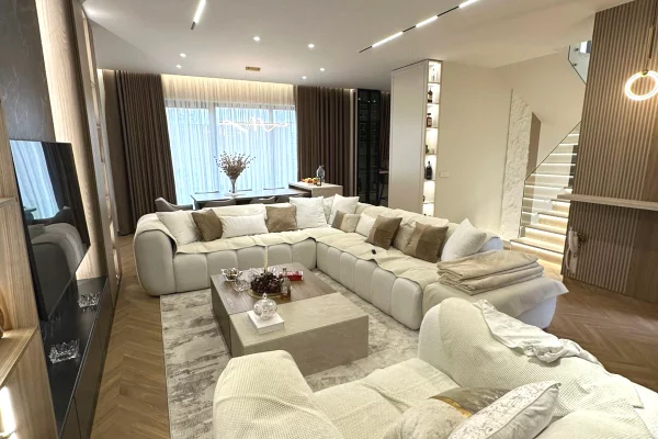 Shtepi me qera Vila Luksoze ne Tirane, 5+1, Mobilimi E mobiluar, Pagesa 3,500  Euro.