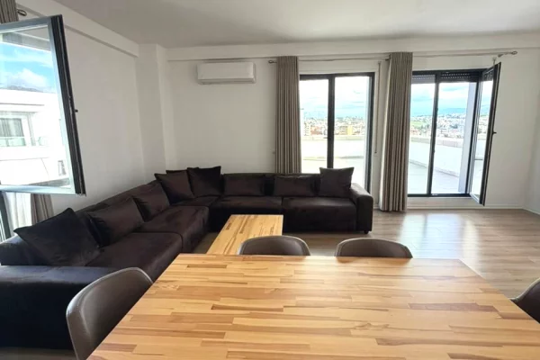 Shtepi ne shitje Apartament ne Tirane, 2+1, Mobilimi E mobiluar, Pagesa 289,200  Euro.