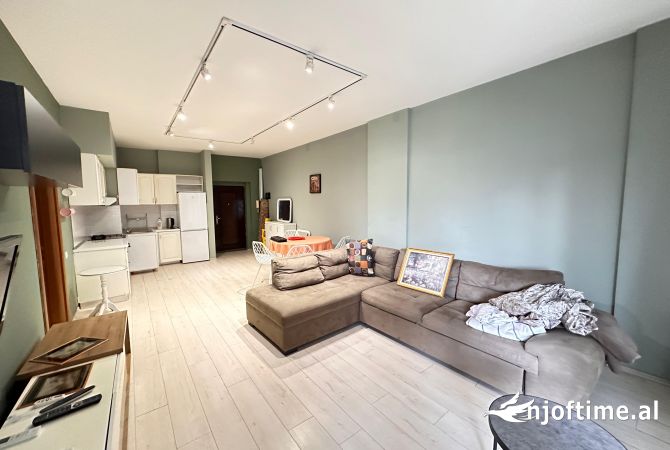 Shtepi me qera 2+1 ne Tirane - 700 Euro