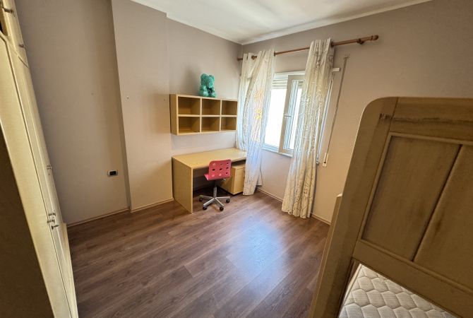 Shtepi me qera Apartament ne Tirane, 3+1, Mobilimi E mobiluar, Pagesa 750  Euro.