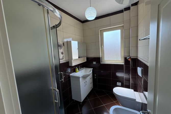 Shtepi me qera Apartament ne Tirane, 2+1, Mobilimi E mobiluar, Pagesa 900  Euro.