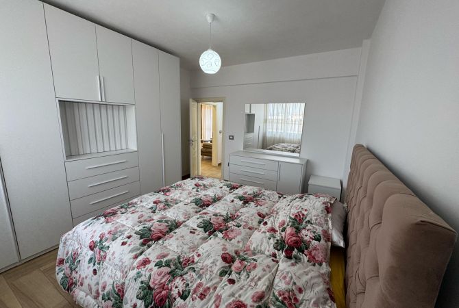 Shtepi me qera Apartament ne Tirane, 2+1, Mobilimi E mobiluar, Pagesa 900  Euro.