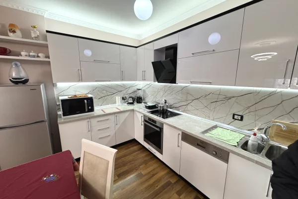 Shtepi me qera 1+1 ne Tirane - 65,000 Leke