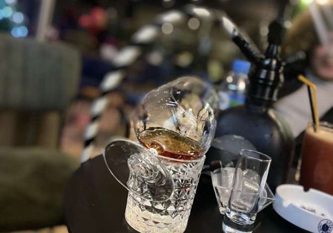 Njoftime Pune ne Tirane, Profesioni Kamarier , Me eksperience, Pagesa 20,000  Leke.