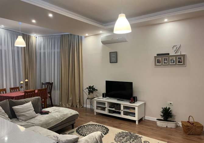 Shtepi ne shitje Apartament ne Tirane, 2+1, Mobilimi E mobiluar, Pagesa 145,000  Euro.