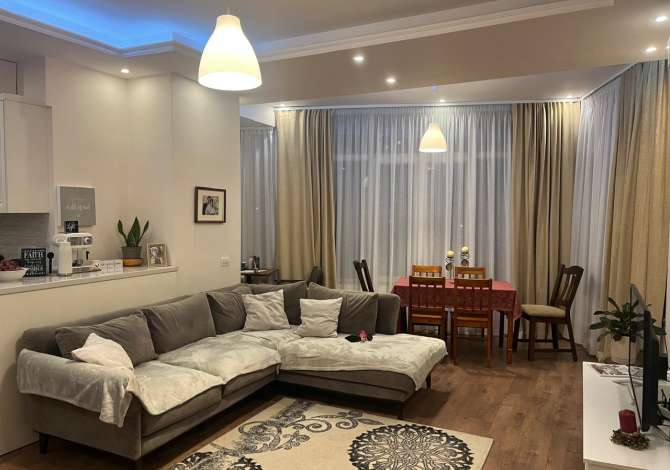 Shtepi ne shitje Apartament ne Tirane, 2+1, Mobilimi E mobiluar, Pagesa 145,000  Euro.