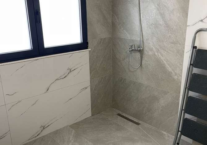 Jepet me Qera ambient biznesi prane Rruges Kryesore Muhamet Gjollesha, perball Inxhinieris Ndertimit