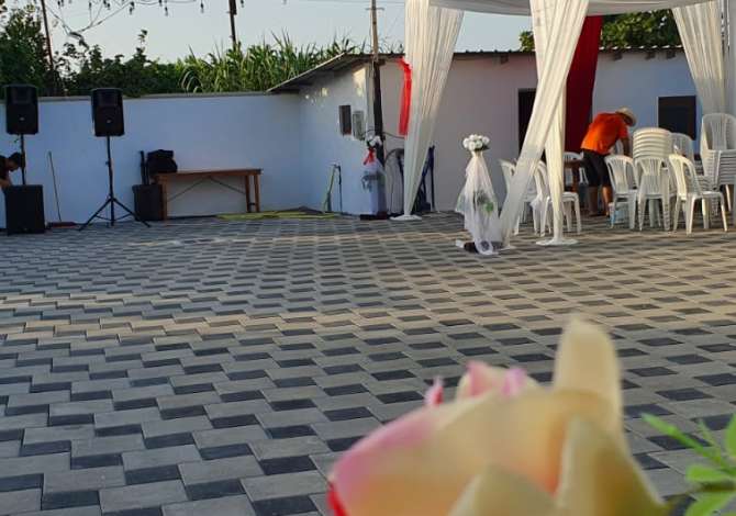 Tenda tavolina karrige per dasma, festa dhe raste te ndryshme familjare