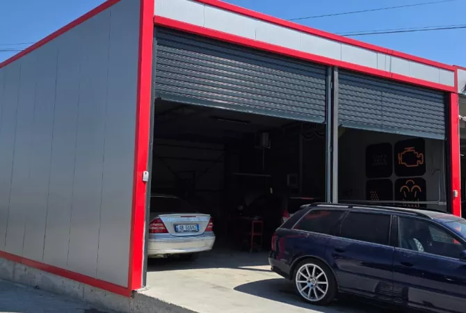 Ambiente Commerciale in Affitto 4+1 a Tirana - 1,100 Euro