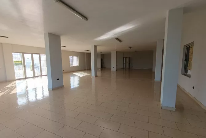 Ambient biznesi me qera 3+1 ne Tirane - 500 Euro