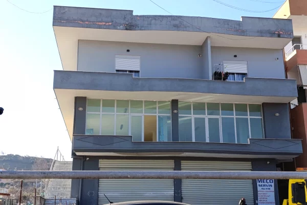 Business Property for Rent 3+1 in Tirana - 50,000 Leke