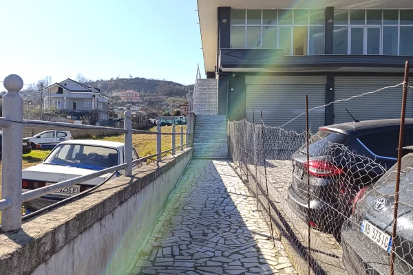 Business Property for Rent 3+1 in Tirana - 50,000 Leke