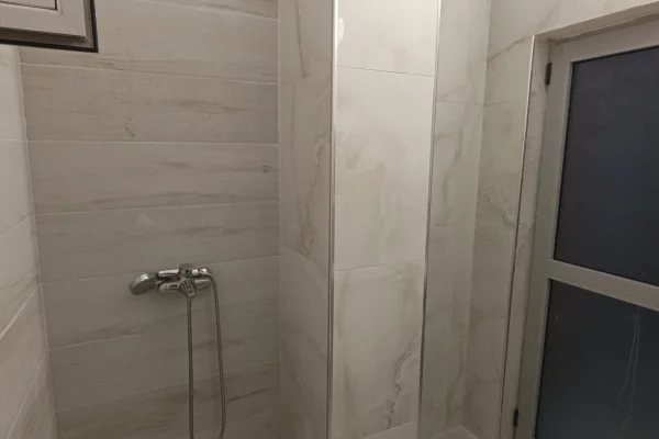 Shtepi me qera Apartament ne Tirane, 1+1, Mobilimi E mobiluar, Pagesa 30,000  Leke.