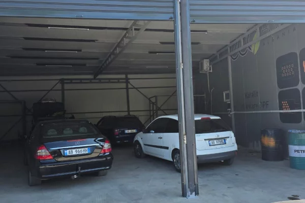 Business Property for Rent 4+1 in Tirana - 130,000 Leke